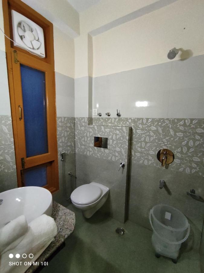 Hotel Cozy Haven Манді Екстер'єр фото