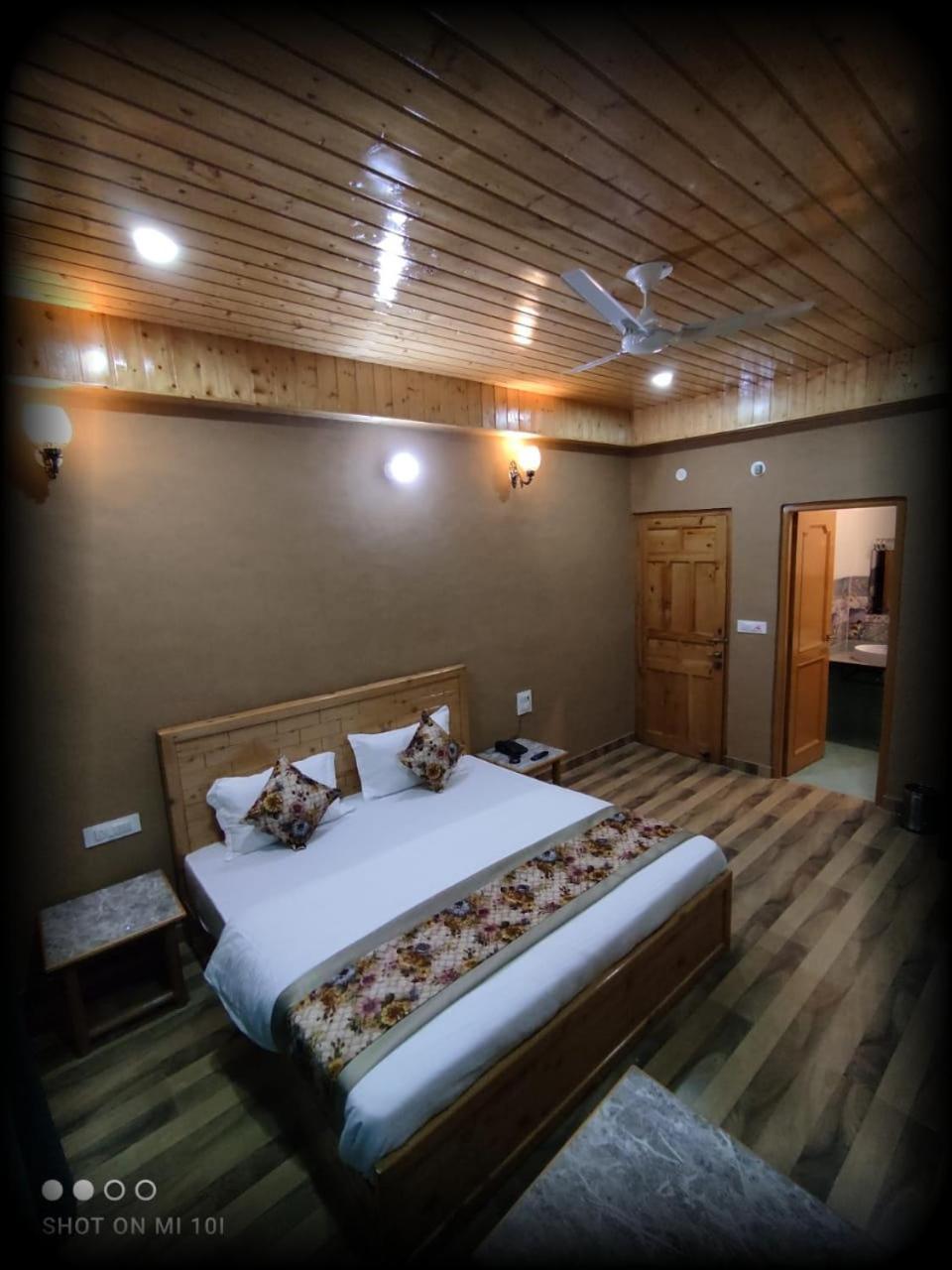 Hotel Cozy Haven Манді Екстер'єр фото